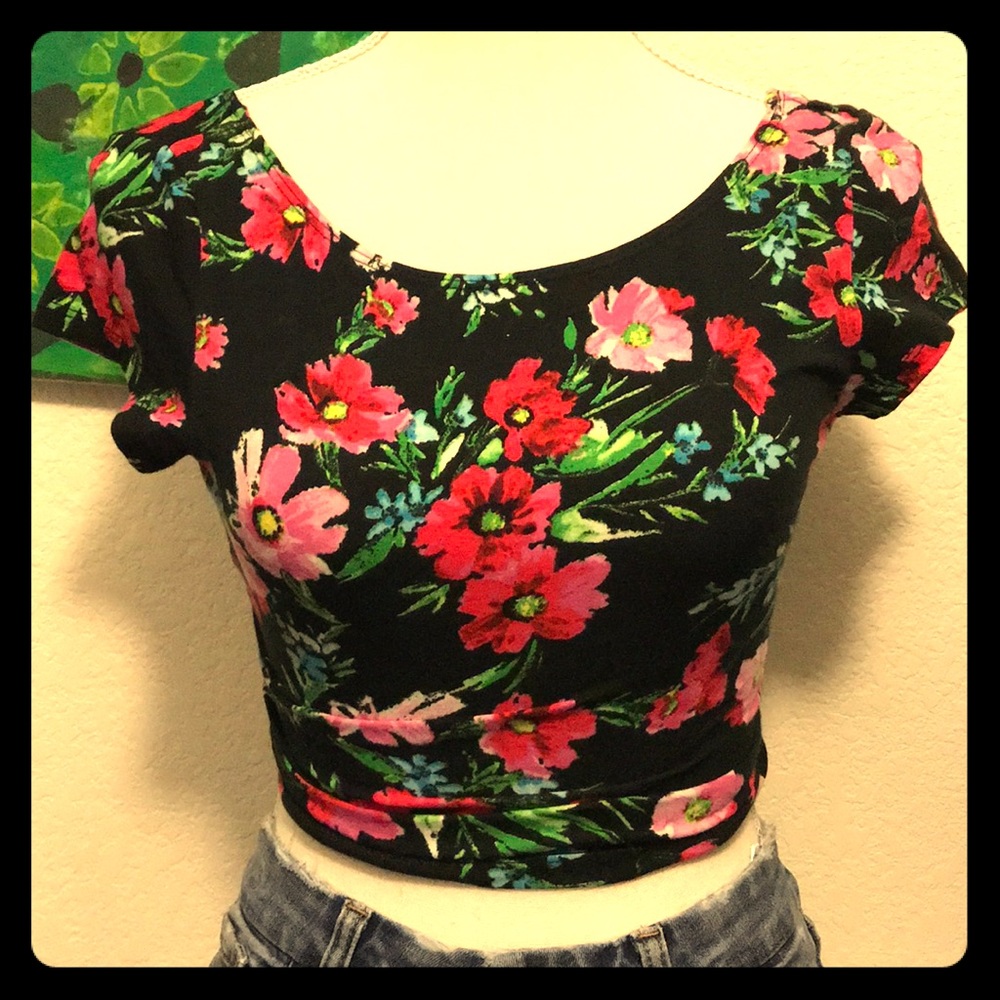 Flowered Small Black Crop Top